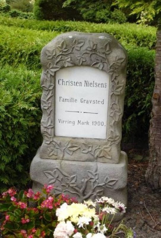 Christen Nielsen's familiegravsted.jpg